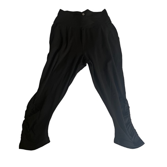 EUC Lululemon Sunset Salutation Crop in Black - Picture 8 of 15